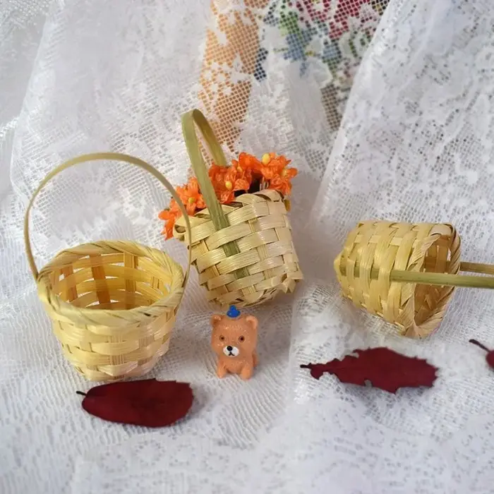 Mini paniers à fleurs tressés avec poignée