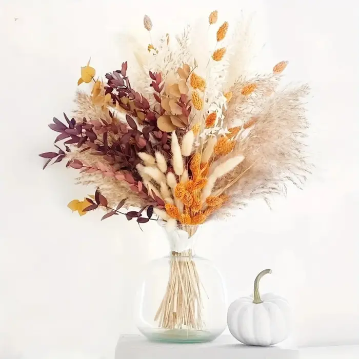 Bouquets de fleurs d'herbe de la pampa naturelle et moelleuse pour arrangements floraux de mariage