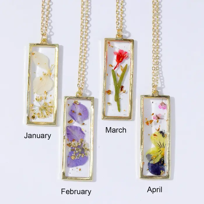 Collier pendentif en fleurs naturelles séchées