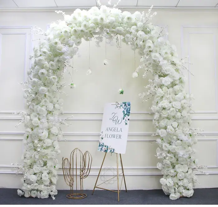 Étagère en fer doré à arc incurvé