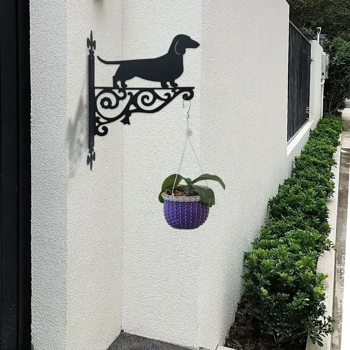 DDPNKL Un support élégant en forme de silhouette de teckel. Suspendez des plantes ou des décorations avec un charme
