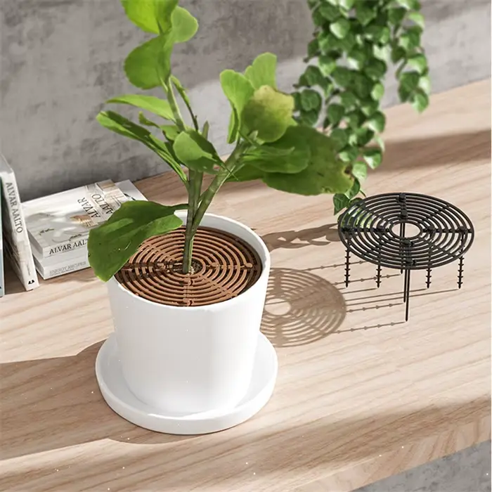 Protection de sol pour pot de plante avec grille