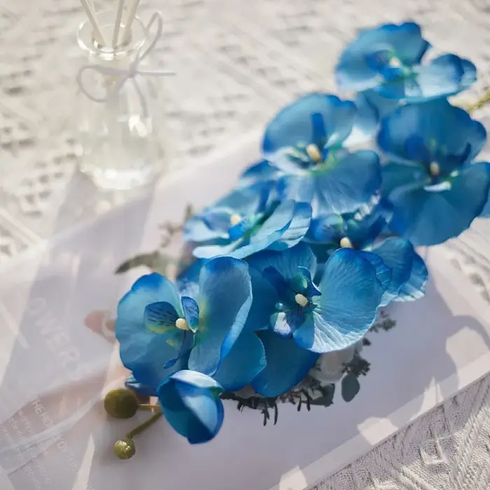 Orchidée papillon artificielle à 8 têtes