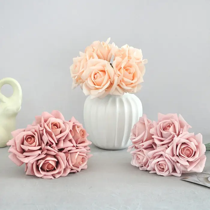 Bouquet de 5 roses bouclées avec sensation d'humidité artificielle