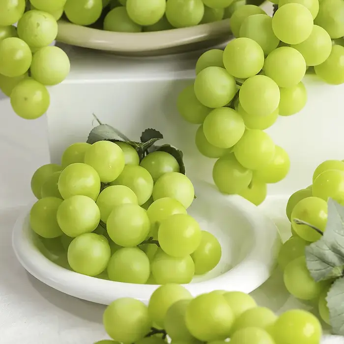 Modèle de raisin vert réaliste Qingwang