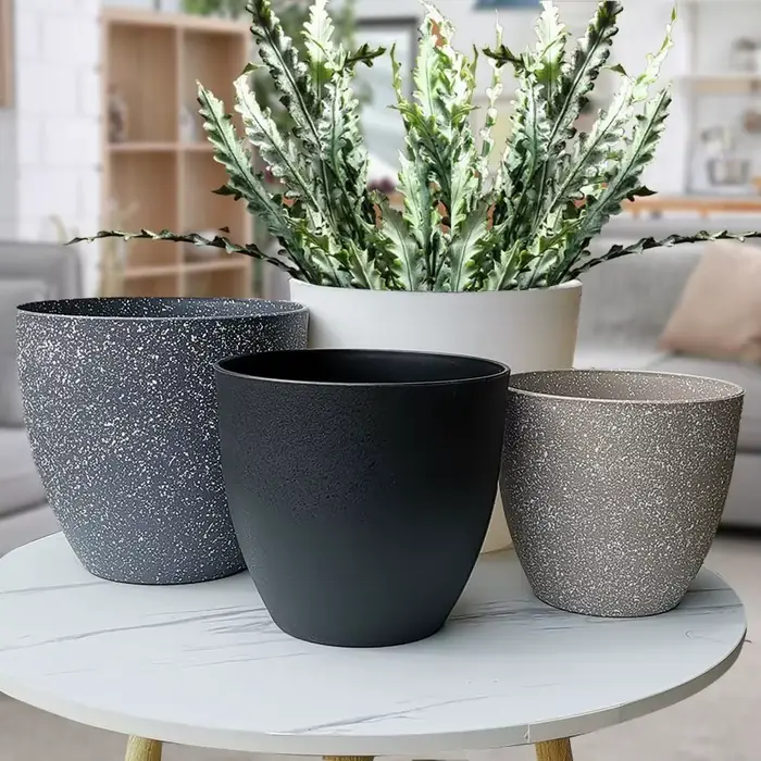 Pot de fleur en plastique givré