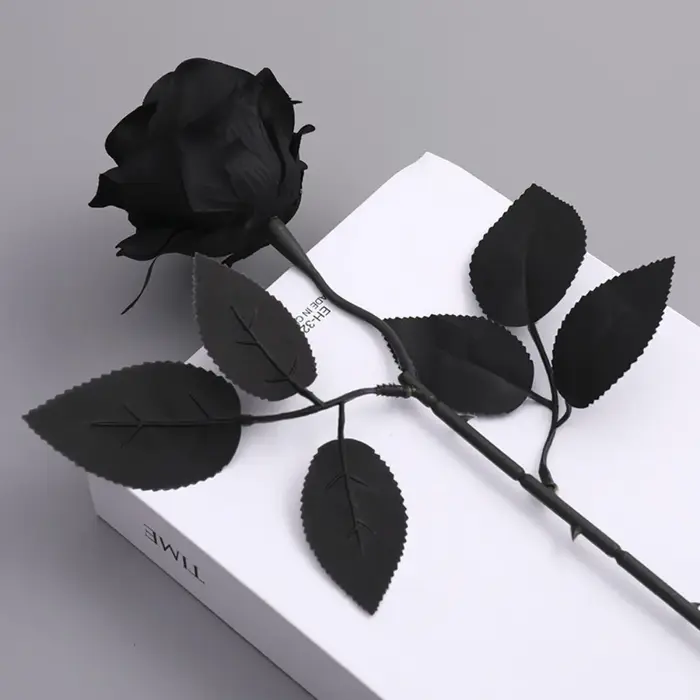 Roses artificielles noires pures