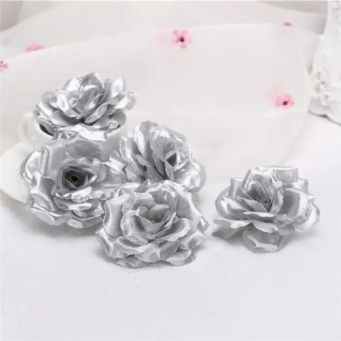 Têtes de roses artificielles noires en soie