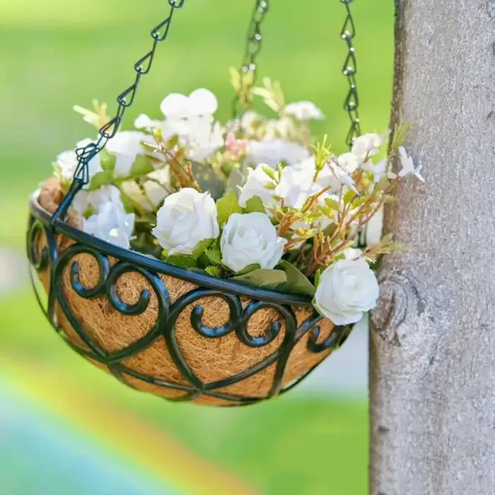 Jardinière suspendue demi-lune en métal avec insert en fibre de coco