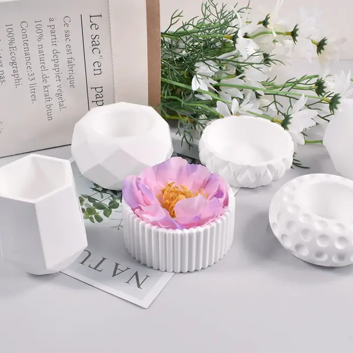Pot de fleurs en béton