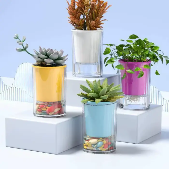 Pot auto-arrosant avec trou de drainage