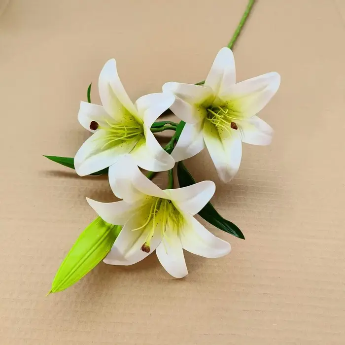 1 lot avec 3 fleurs et 1 bouton de fleur artificielle de lys