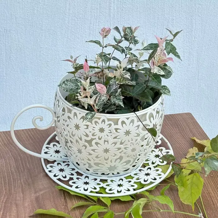 Pot de fleurs vintage en fer