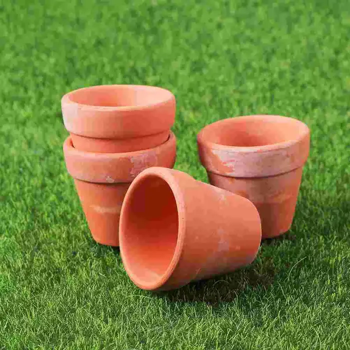 Petit Pot de Fleur en Argile pour Décoration d'Extérieur