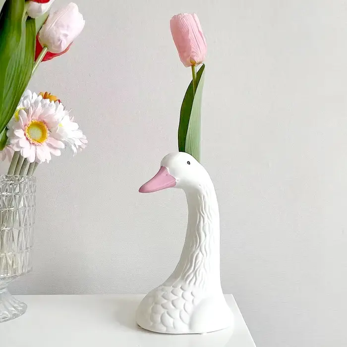 Vase à fleurs rose doré