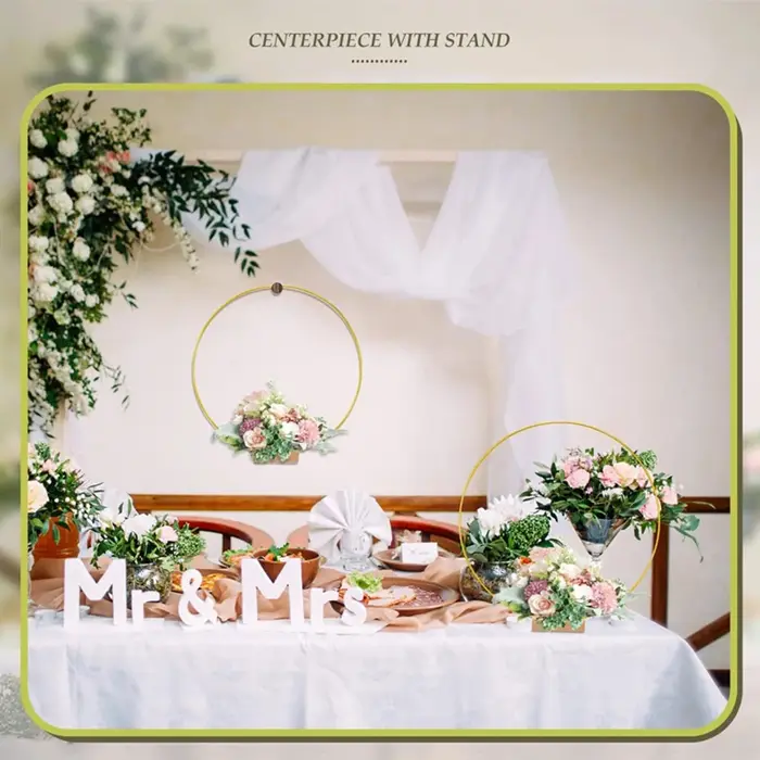 Cerceau d'anneau floral en métal doré avec base en bois