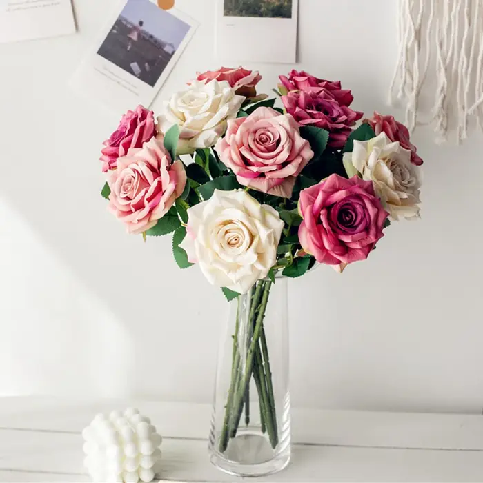 Roses artificielles en soie simples de style nordique