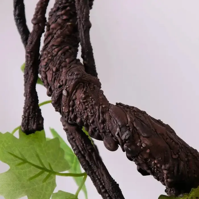 Vigne séchée de verdure artificielle