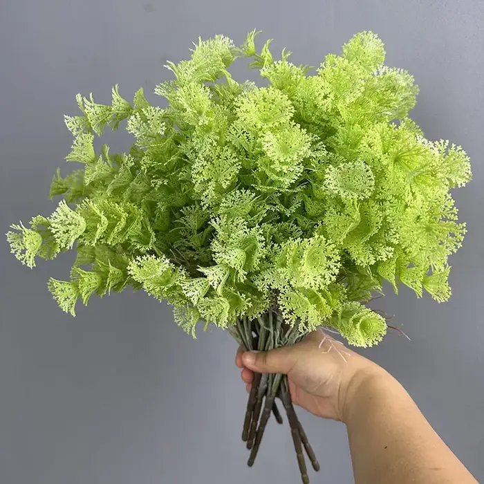 Plante florale en plastique