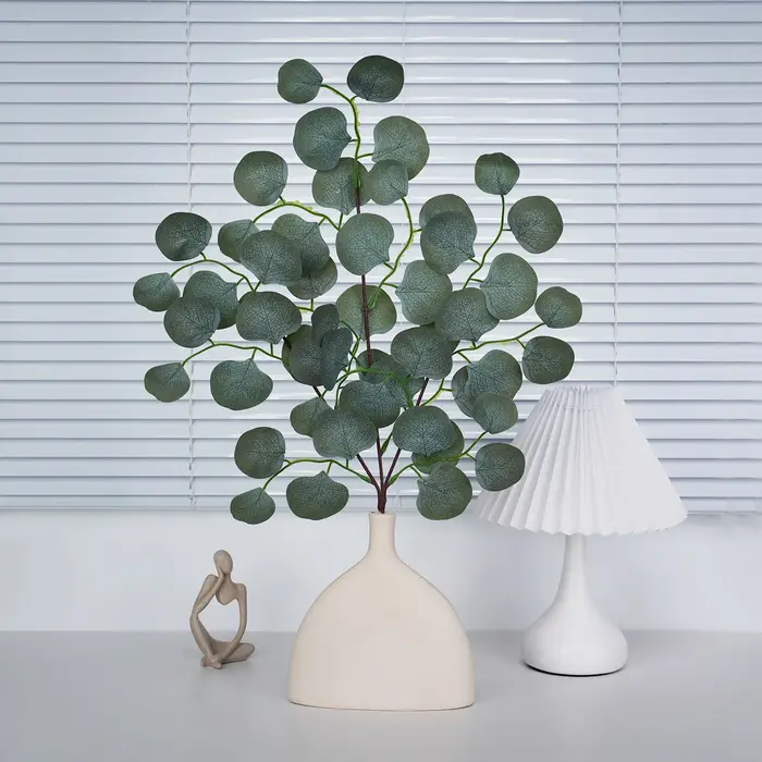 Plantes artificielles de vigne en feuille d'eucalyptus