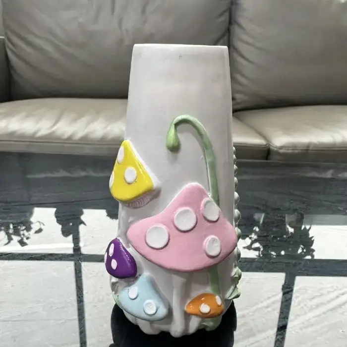 Vases en forme champignon pour fleurs