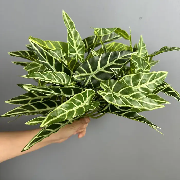 Lot de 6 plantes artificielles en plastique