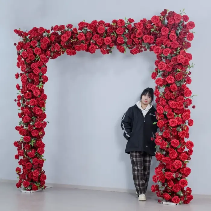 Arches florales en forme de cœur de roses rouges de 240 cm pour décoration de fond de mariage