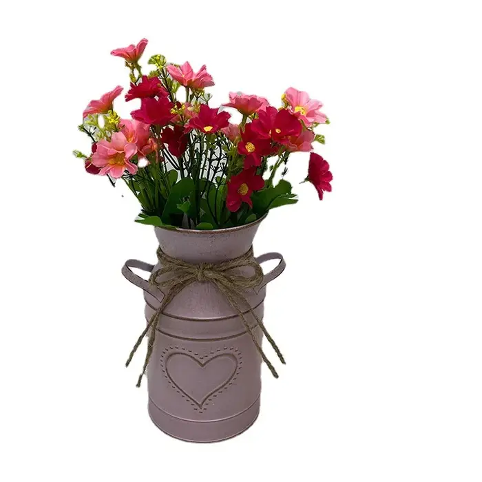 Vase en métal rustique en forme de cœur gaufré avec corde en jute