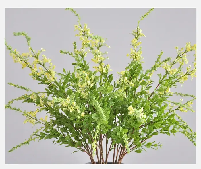 Plante verte artificielle de sauge