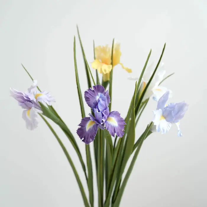 Arrangement de fleurs en tissu de fleurs d'iris artificielles