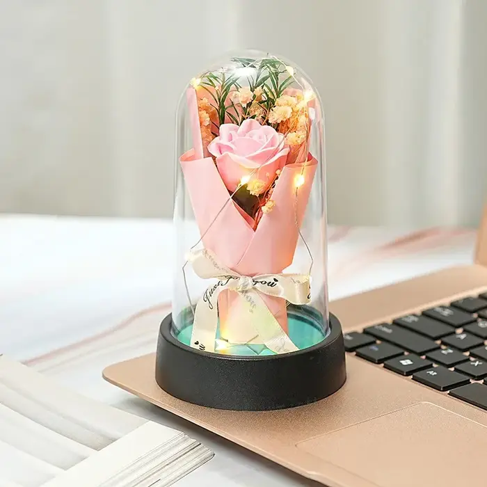 Bouquet de roses éternelles en forme de dôme en verre LED