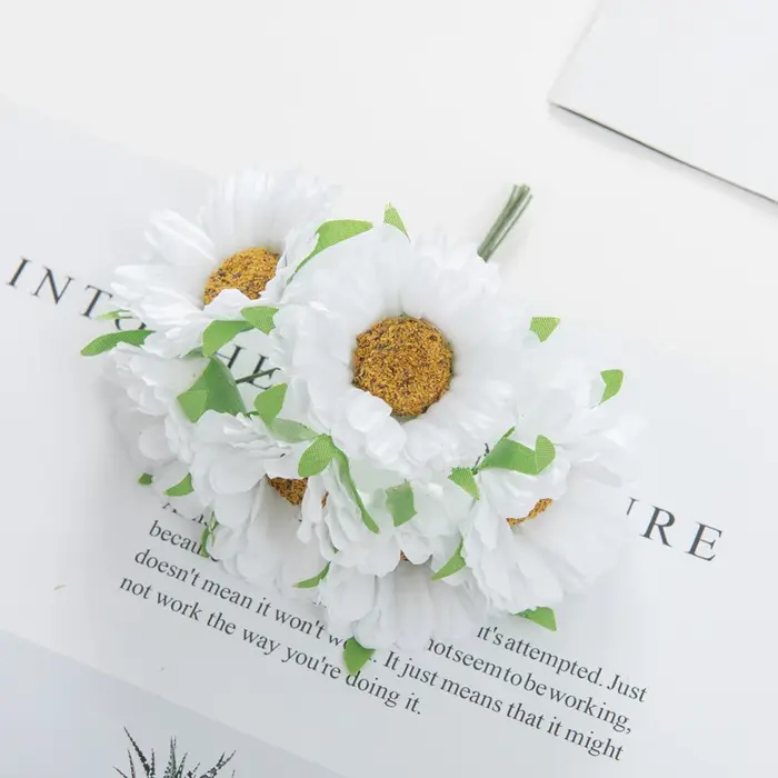 Fleurs artificielles décorations du nouvel an maison chambre Table mariage extérieur couronne décorative soie marguerite Gerbera bricolage boîte-cadeau