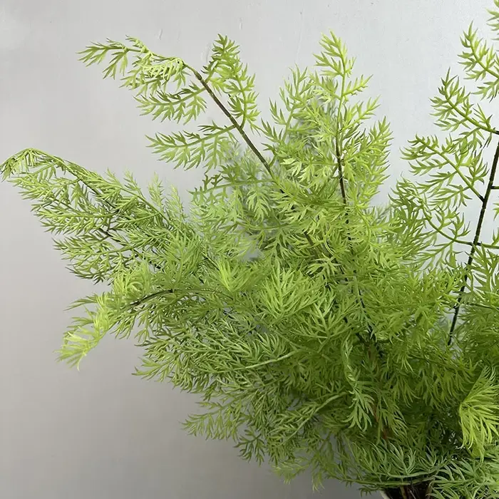 Plantes vertes artificielles en plastique