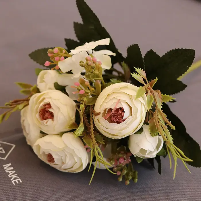 Roses de thé artificielles en soie