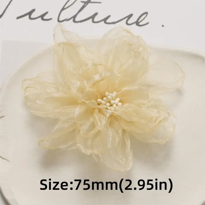 Fleur en tissu faite à la main