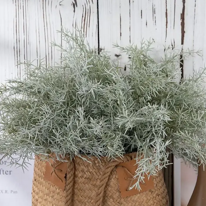 Plantes artificielles réalistes de romarin