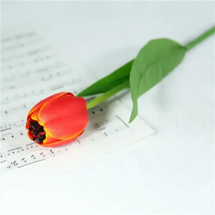 Mini fleur de calla de tulipe au toucher réel
