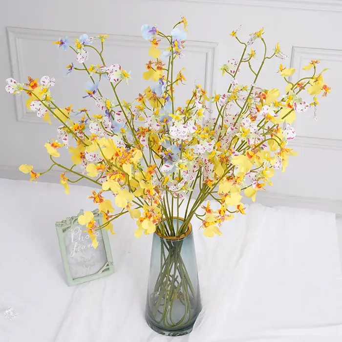 Bouquets de branches d'orchidées pour la décoration de jardin