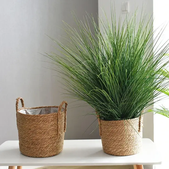 Pot de fleur tissé en paille fait à la main