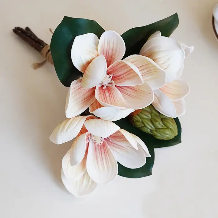 1 Bouquet, 4 fleurs simulées attachées avec de grandes