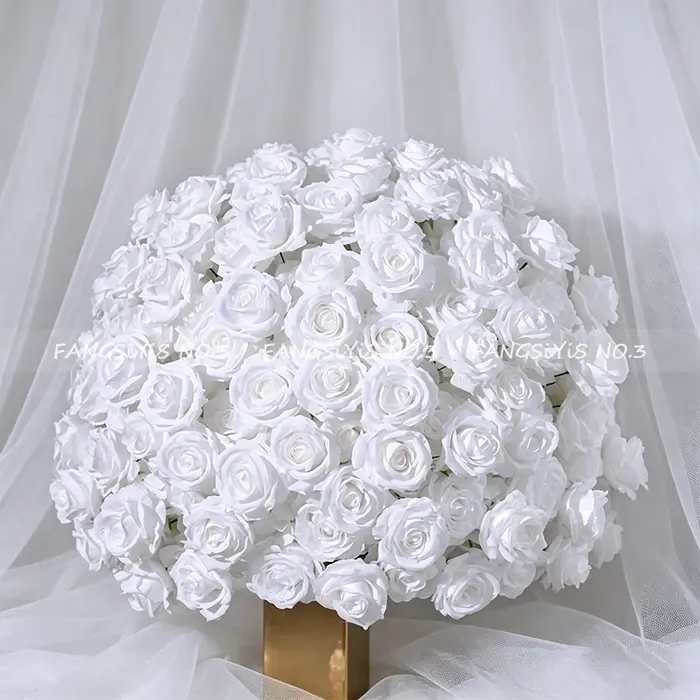 Boule de fleurs artificielles 70 cm (hortensia et rose) pour allée de mariage