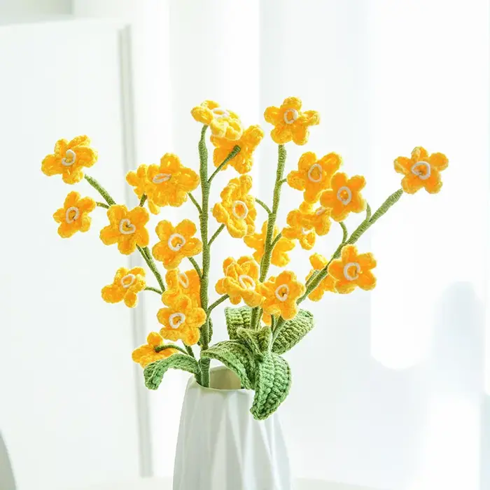 N'oubliez pas, la combinaison créative de quets tissés finis avec des fleurs découpées est un cadeau pur fait à la main