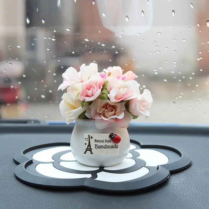 Plante en pot créative pour voiture