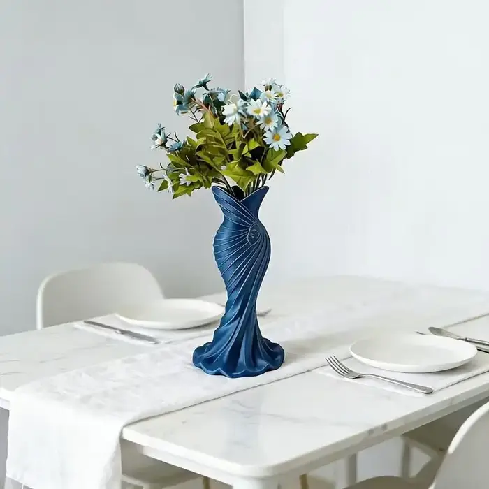 Vase en plastique élégant en forme de robe