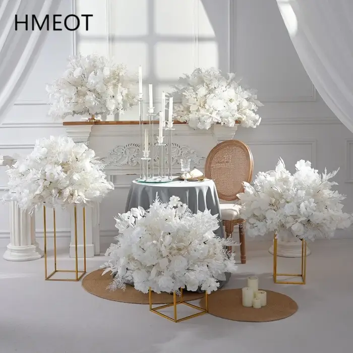 Boule de fleur d'herbe de brume de Rose blanche-neige