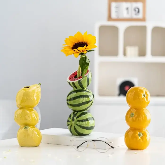 Vase décoratif en céramique en forme de fruit de dessin animé (orange, citron, pastèque), fait main, unique, pour arrangement floral.
