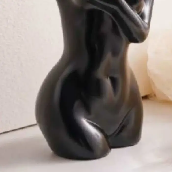 Vase en résine de règle nordique