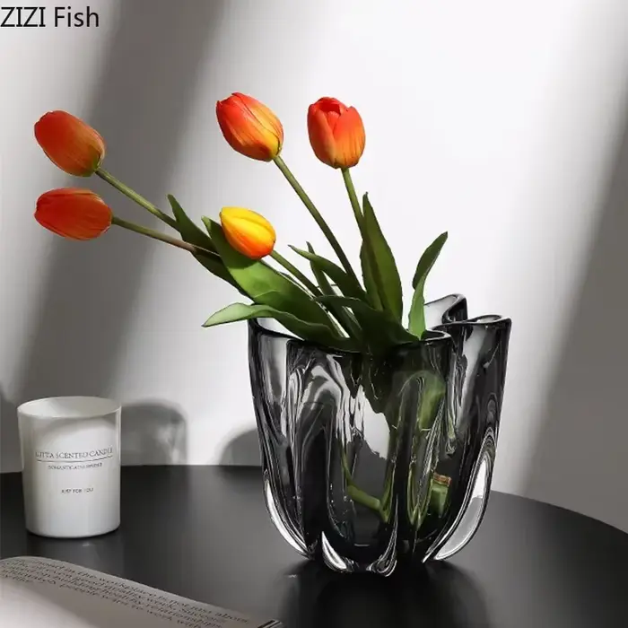 Vase en verre en forme de bourgeon de fleur