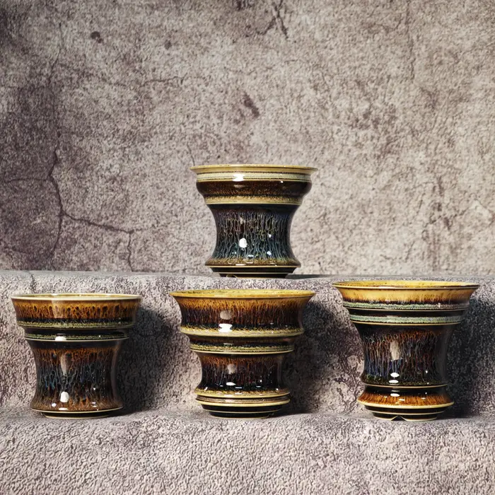 Petit pot à plantes en céramique fait main