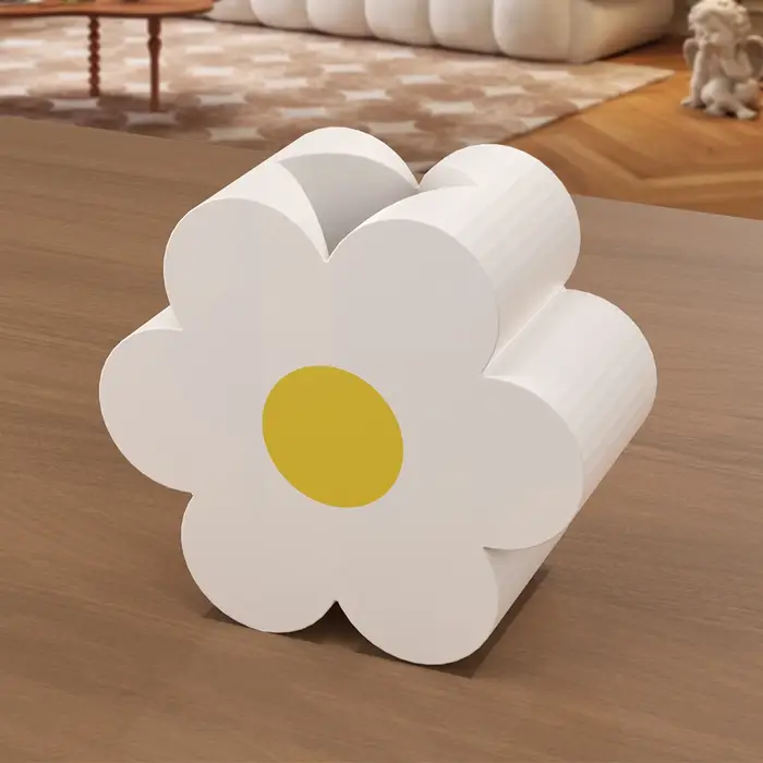 Le petit vase fleuri est durable et n'est pas facile à casser